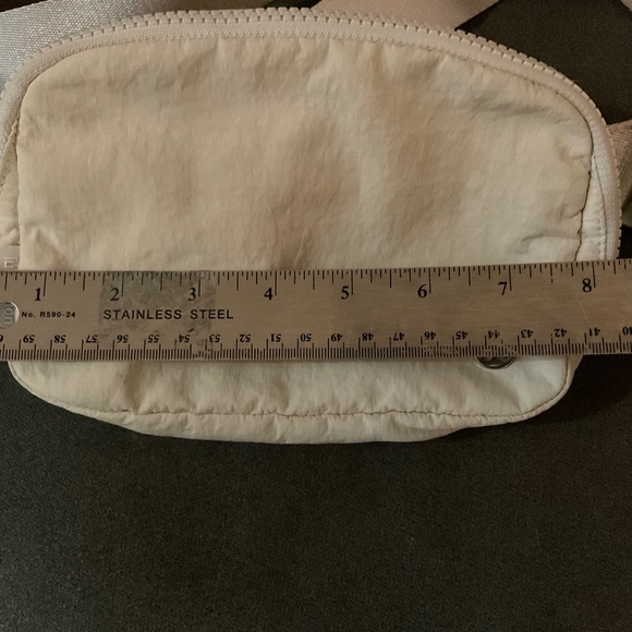 Lululemon Everywhere Bag Crossbody Off White Cream - Picture 3 of 15